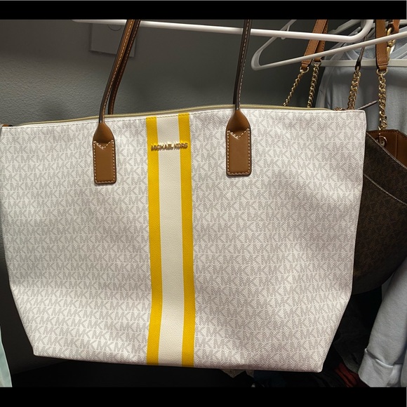 Michael Kors Handbags - Michael Kors Large Tote Bag